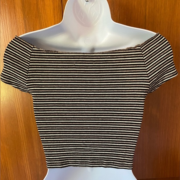 Brandy Melville Off The Shoulder Striped Crop-Top - Picture 2 of 7
